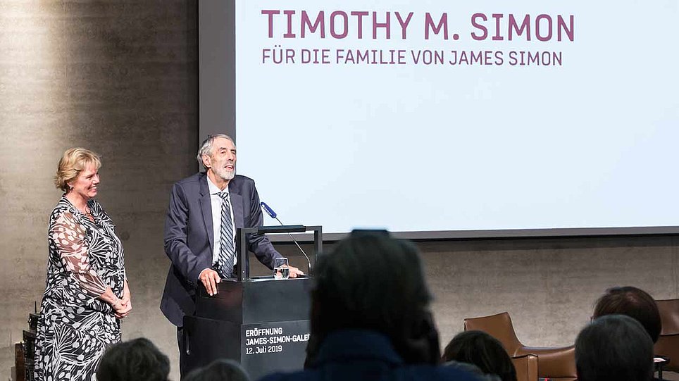 Tim Simon zusammen mit seiner Frau Ann Simon auf der Bühne (öffnet Vergrößerung des Bildes)