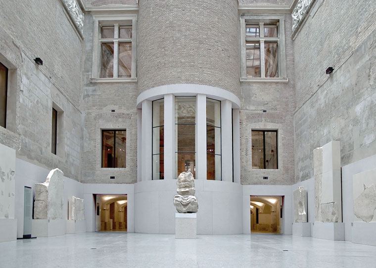 Griechischer Hof im Neuen Museum (öffnet Vergrößerung des Bildes)