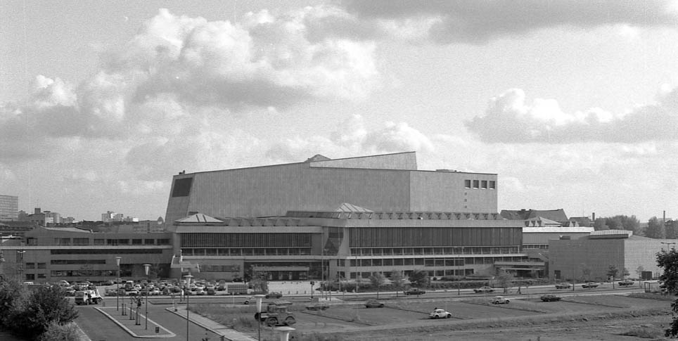 Dahinter liegt die Mauer: Die Staatsbibliothek zu Berlin am Kulturforum in den späten Siebzigerjahren