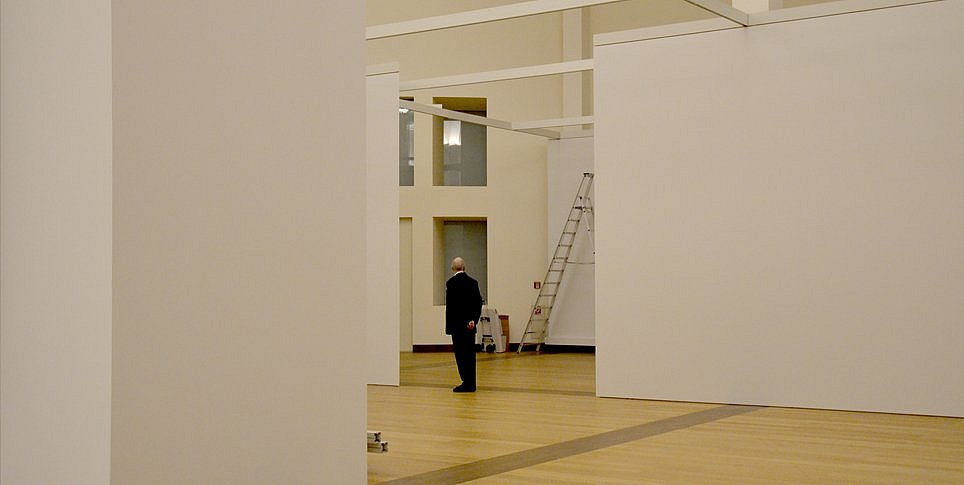 Die Wände in der Wandelhalle der Gemäldegalerie bleiben leer, der Iran hat für die Kunstwerke keine Ausfuhrgenehmigung erteilt 