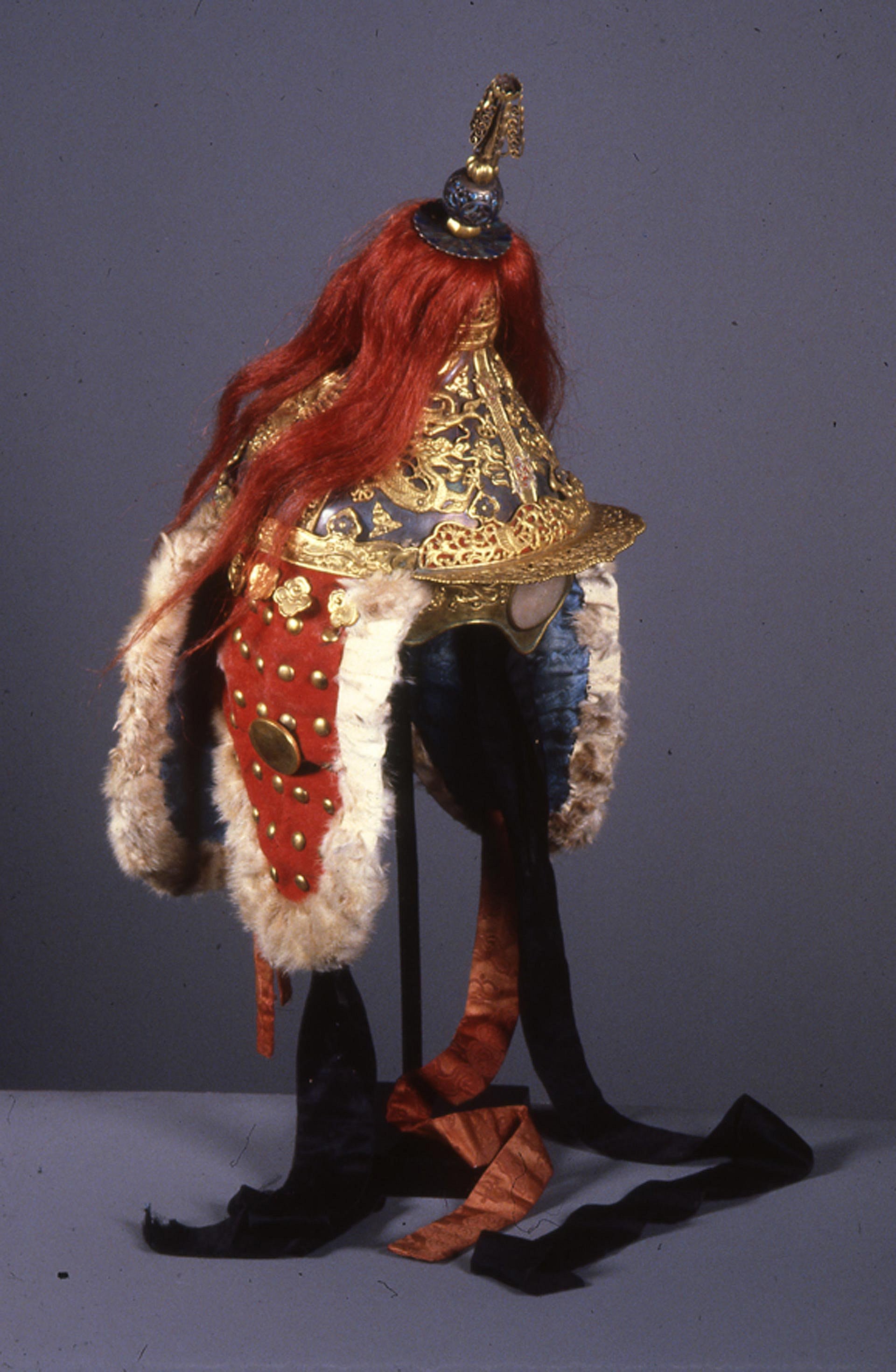 Prunkvoll verzierter Helm