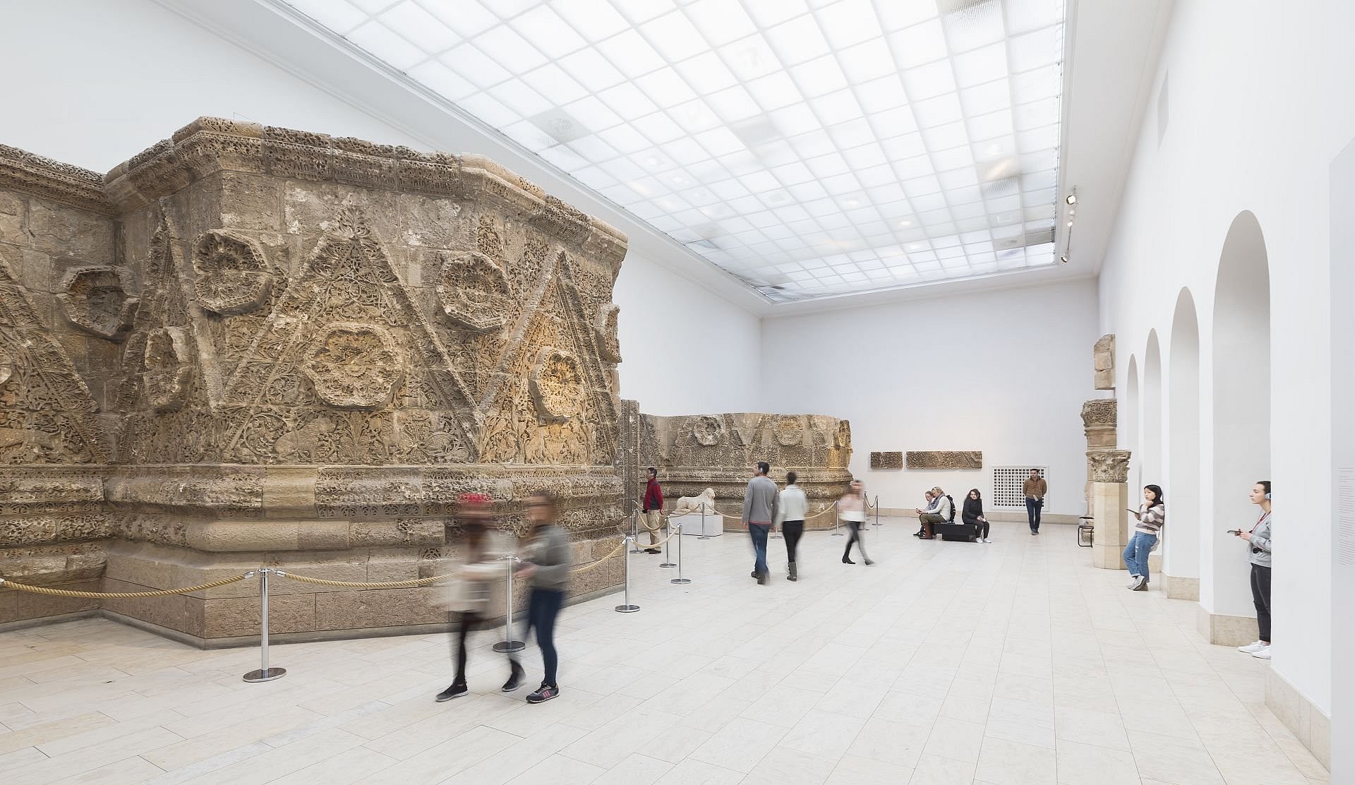 Ausstellungsansicht der Mschatta-Fassade