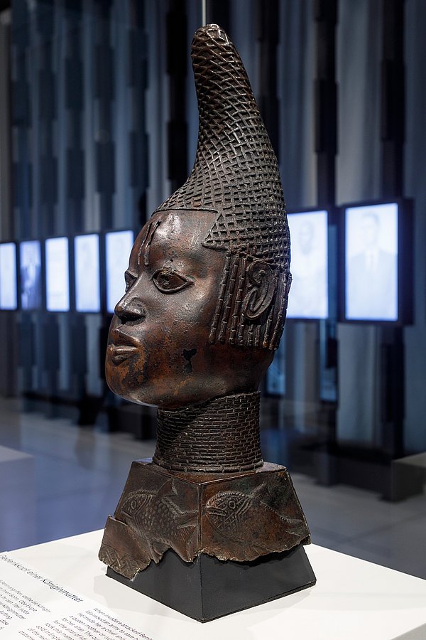 Benin Ausstellung Bronzeskulptur