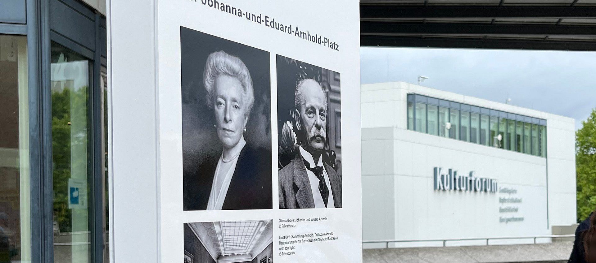 Infotafel auf Museumsvorplatz