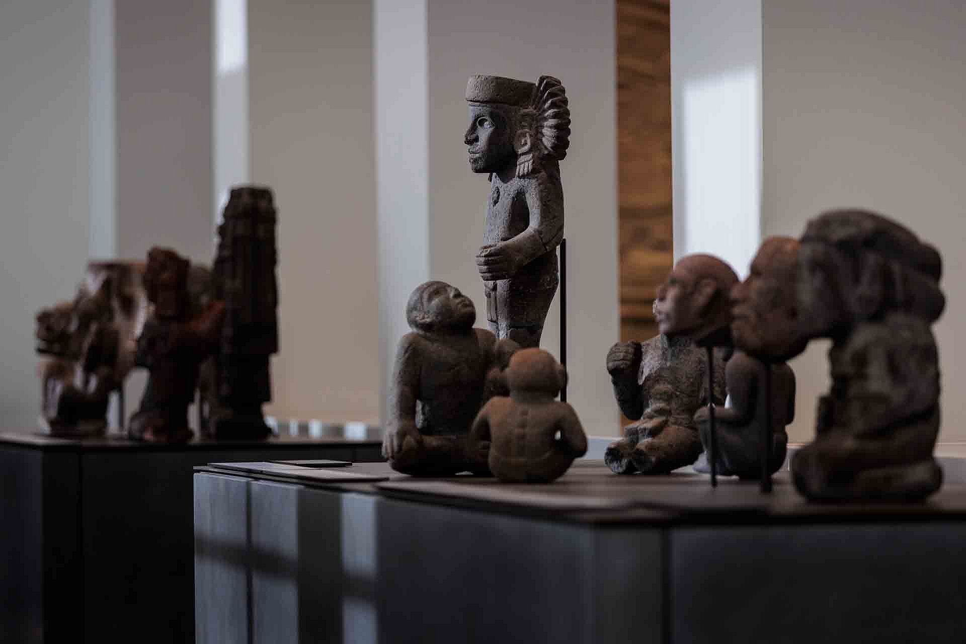 Skulpturen im Raum