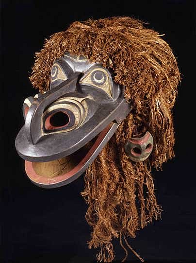 Objektfotografie einer Maske mit langem Krummschnabel (öffnet Vergrößerung des Bildes)