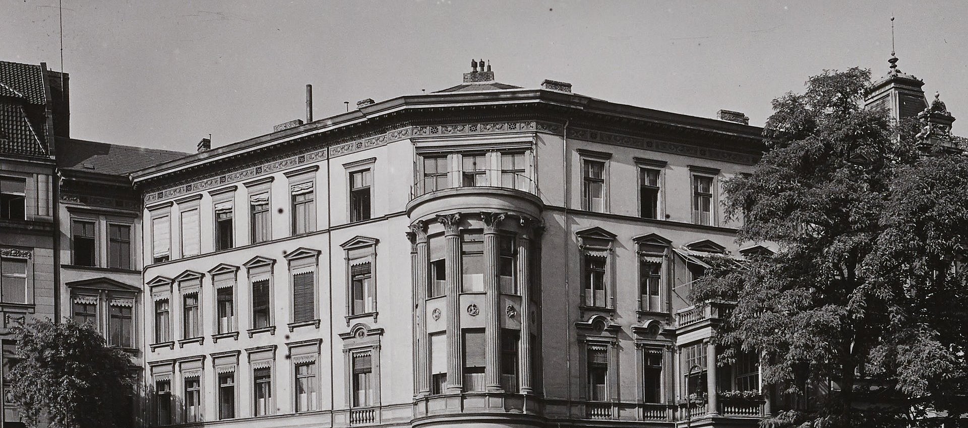 Zum Artikel "Matthäikirchstraße 4 – Wiederentdeckung einer besonderen Nachbarschaft"