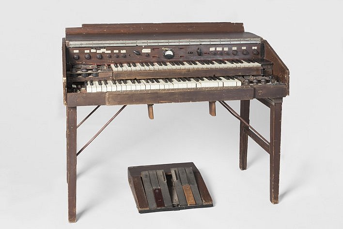 Klavierähnliches Tasteninstrument
