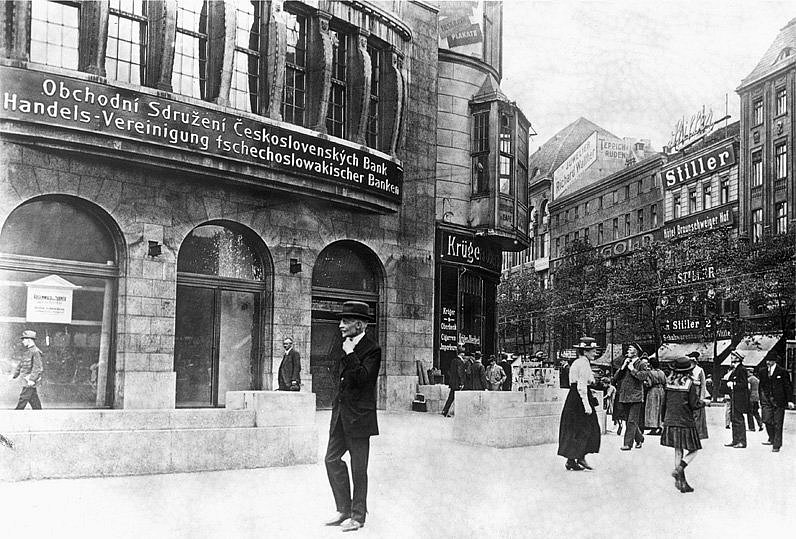 Straßenleben auf dem Potsdamer Platz, Ecke Potsdamer Straße, um 1921 (öffnet Vergrößerung des Bildes)