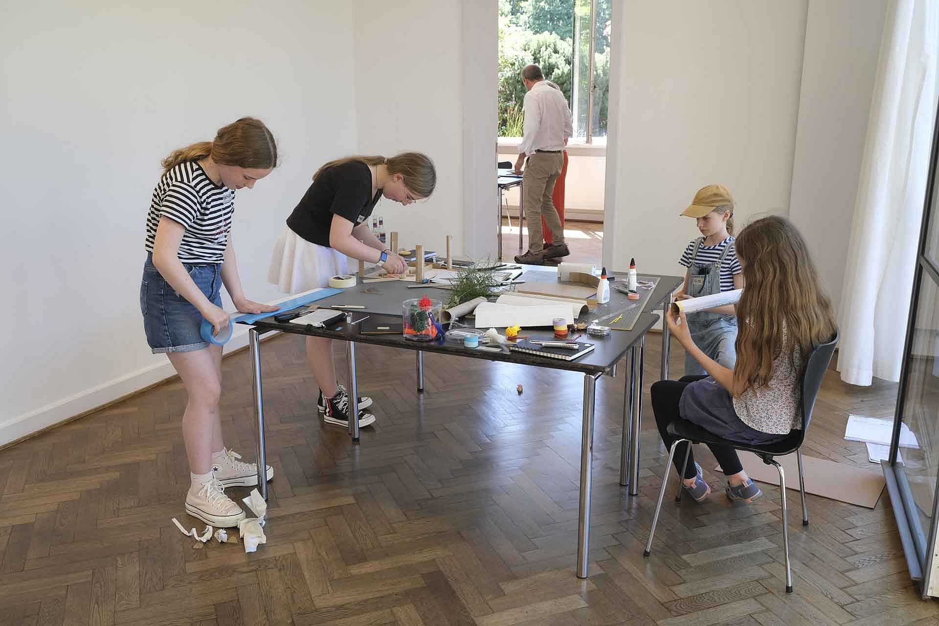 Kinder bei einem Workshop