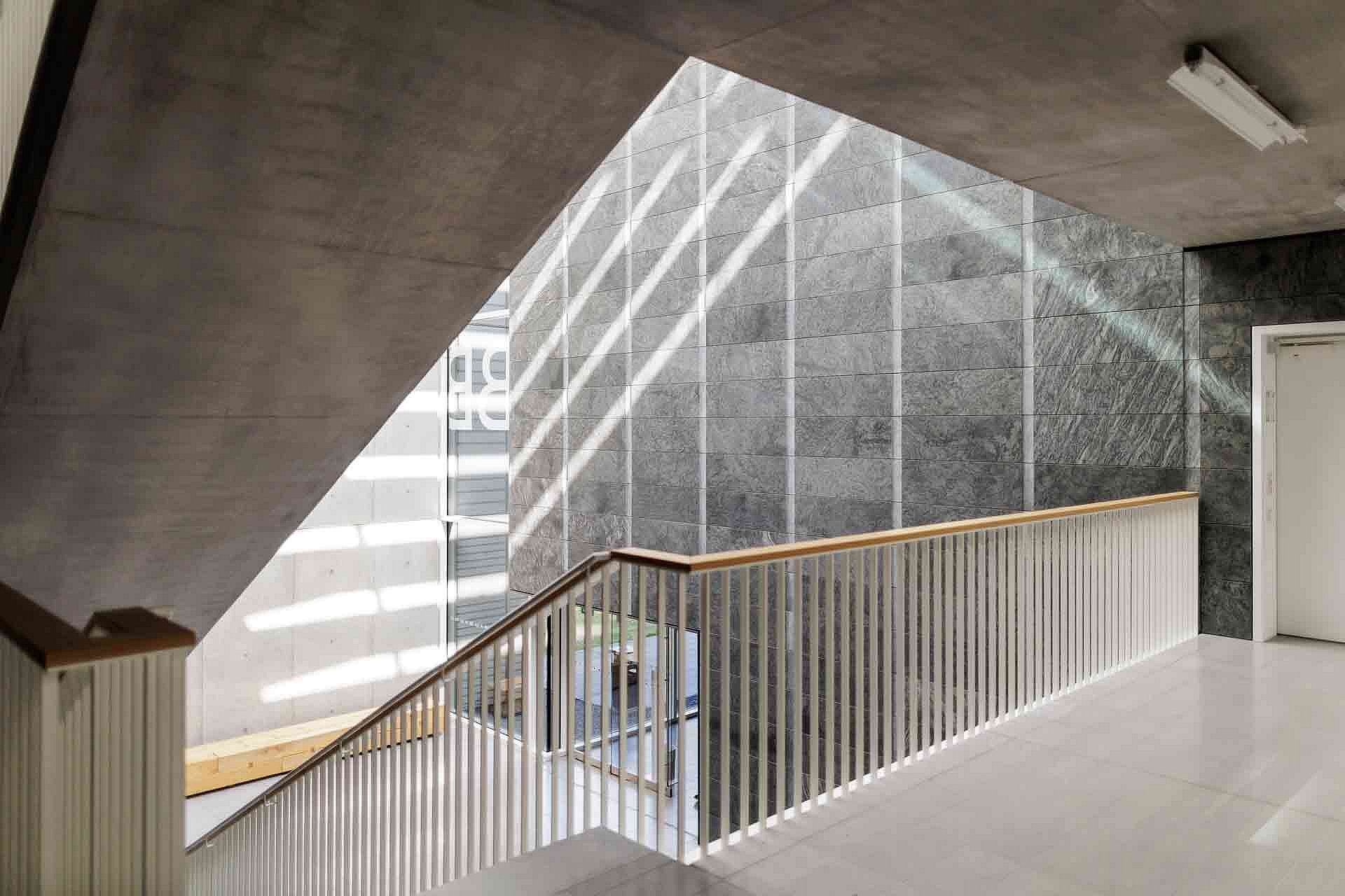 Blick in ein modernes Treppenhaus