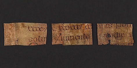 Fragmente eines historischen Schriftstücks