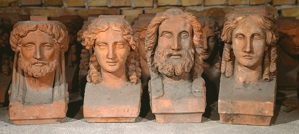Zum Artikel "Was mit der Fassade der Bauakademie geschah: Spur der Steine"