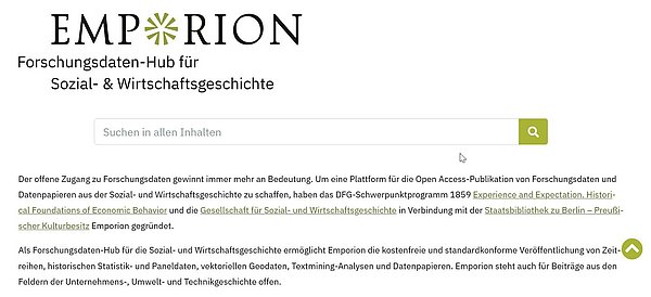 Blick auf das Emporion-Portal