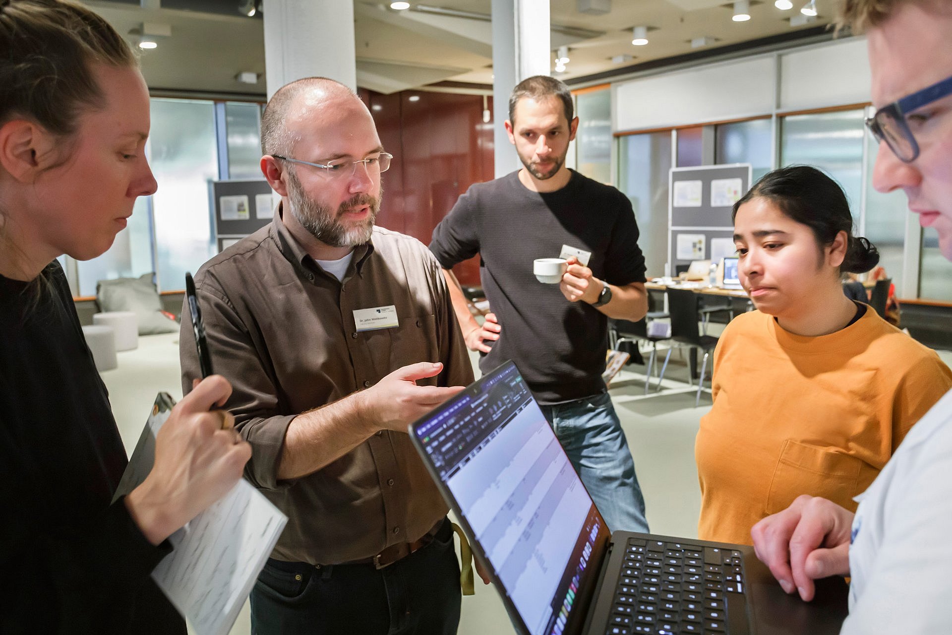 Personen unterhalten sich