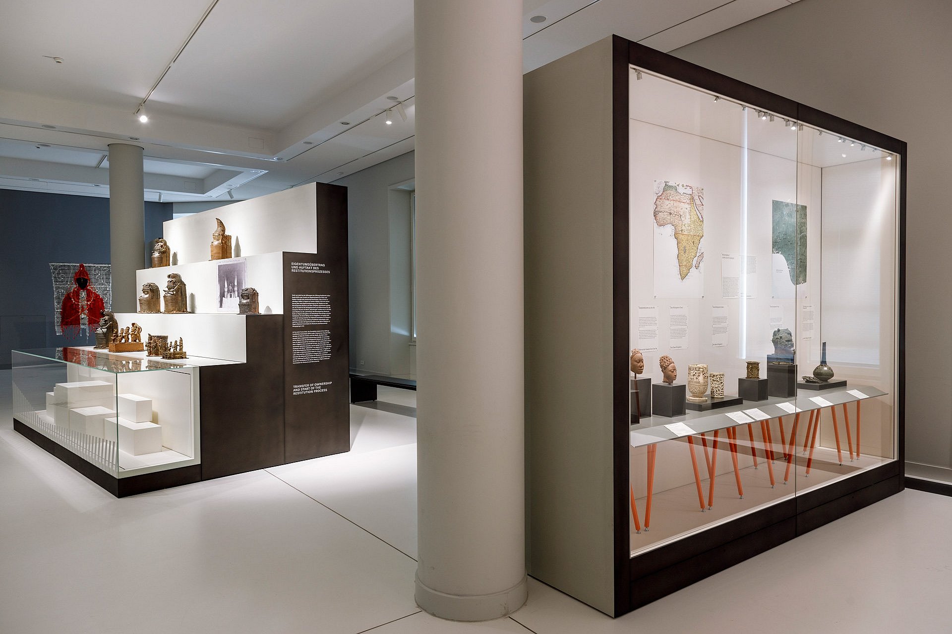 Blick in die Benin-Ausstellung im Ethnologischen Museum