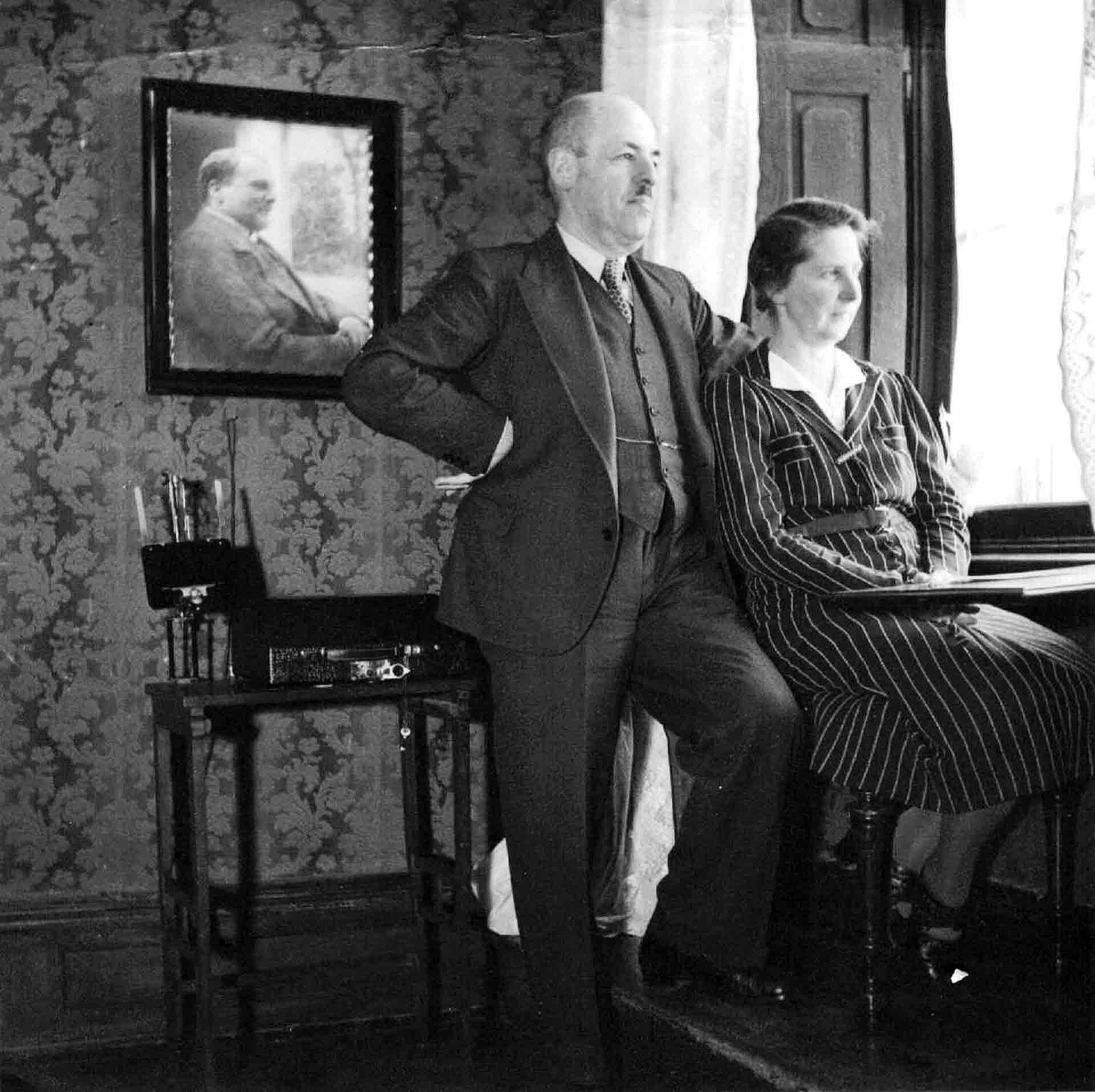 Schwarz-weiß Foto von zwei Personen