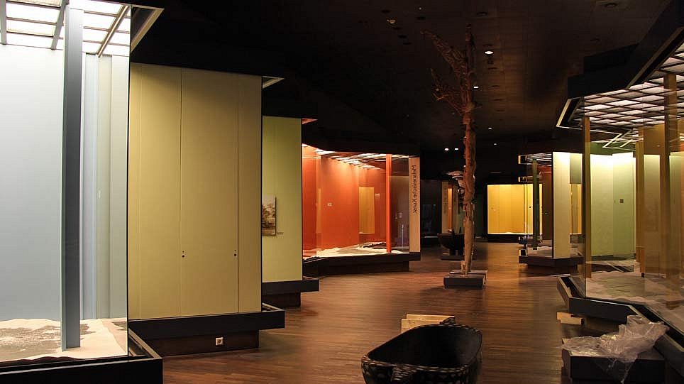 Leere Vitrinen im Ethnologischen Museum in Dahlem (öffnet Vergrößerung des Bildes)