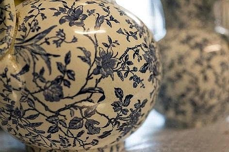 Vase mit Blumenmuster