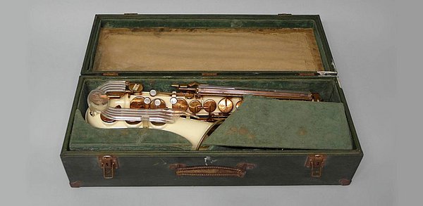 Grafton-Saxophon Acrylsaxophon in einem gepolsterten Transportkoffer