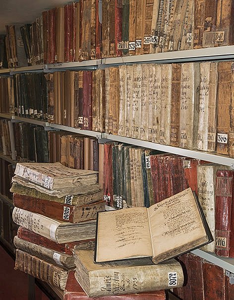 Fragmente eines historischen Schriftstücks
