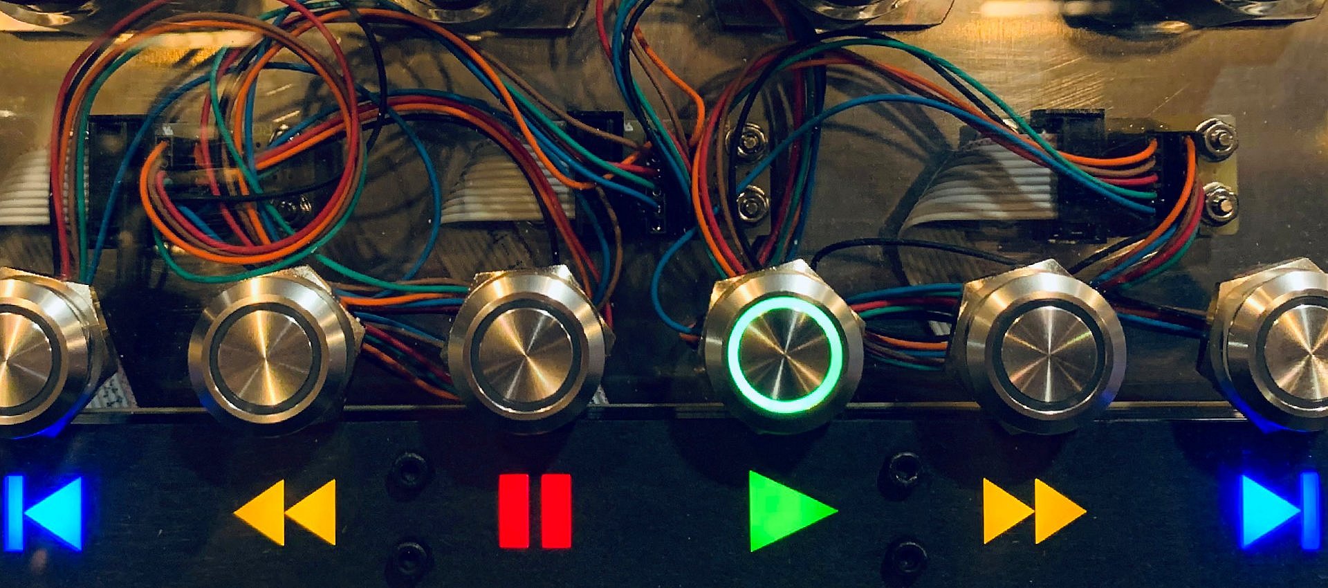 Zum Artikel "Sehen. Hören. Staunen. - Audiovisuelle Neuheit am Musikinstrumenten-Museum"