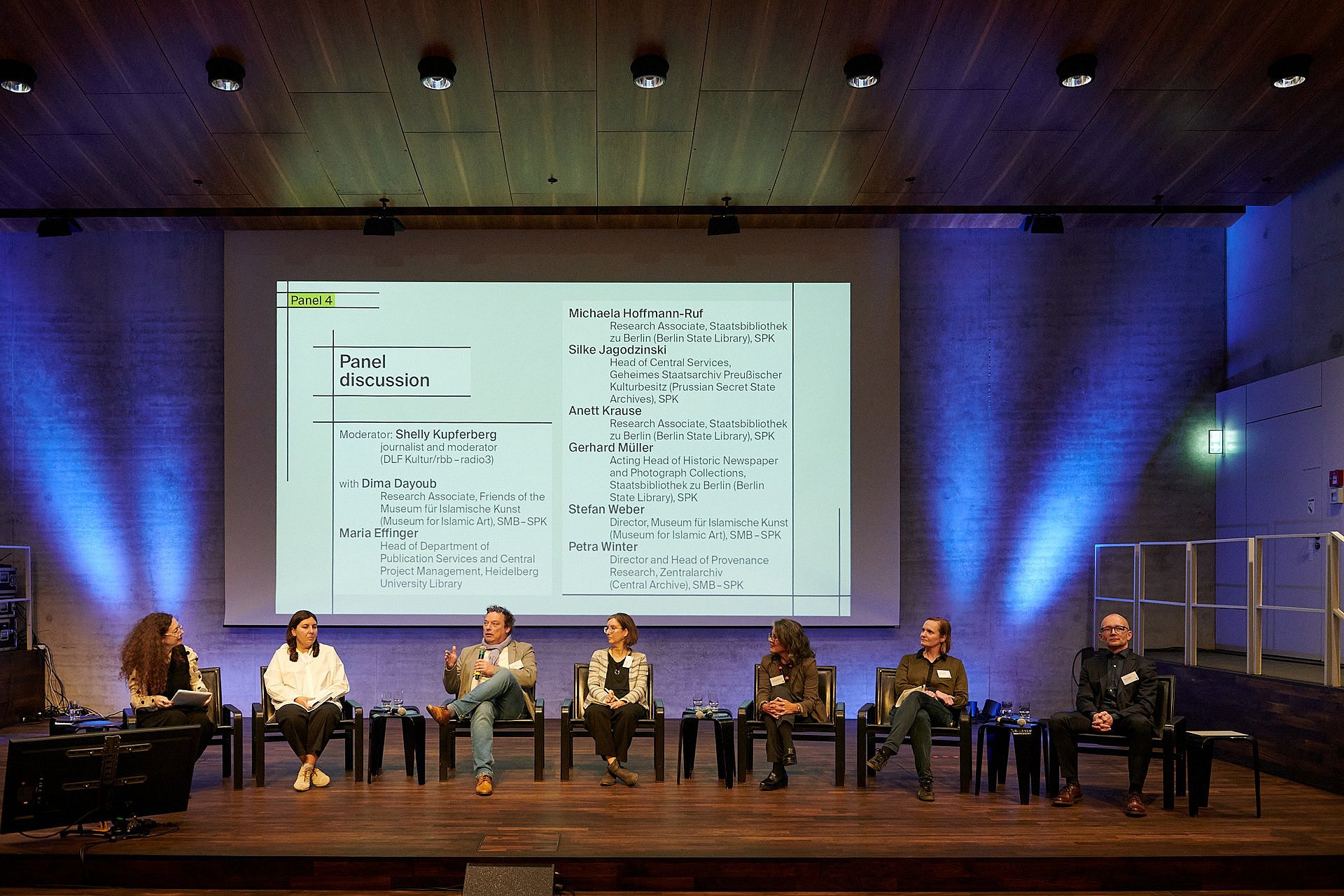 Foto eines Panels auf der Bühne