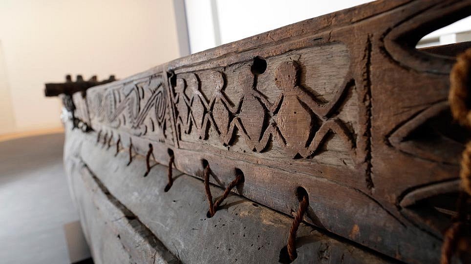 Detailaufnahme eines hölzernen Bootes (öffnet Vergrößerung des Bildes)