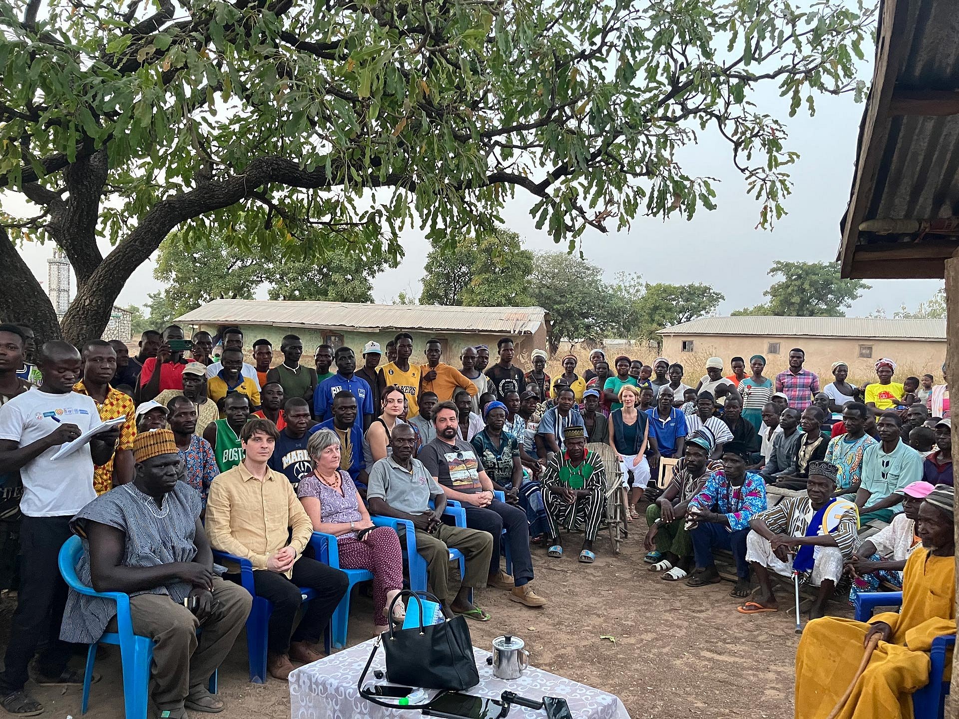 Gruppenfoto in einem Dorf in Togo