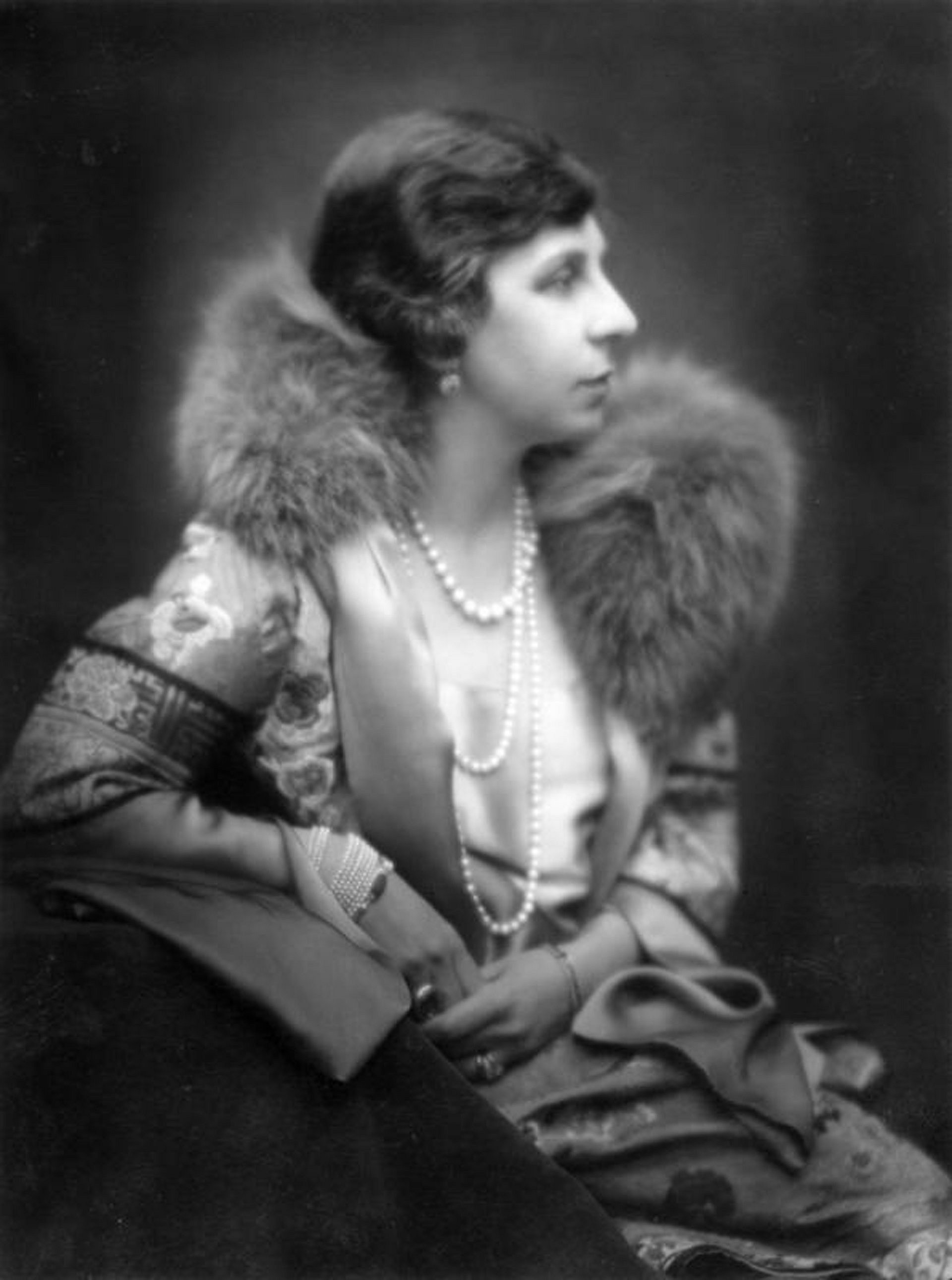 Black and white photo of a woman