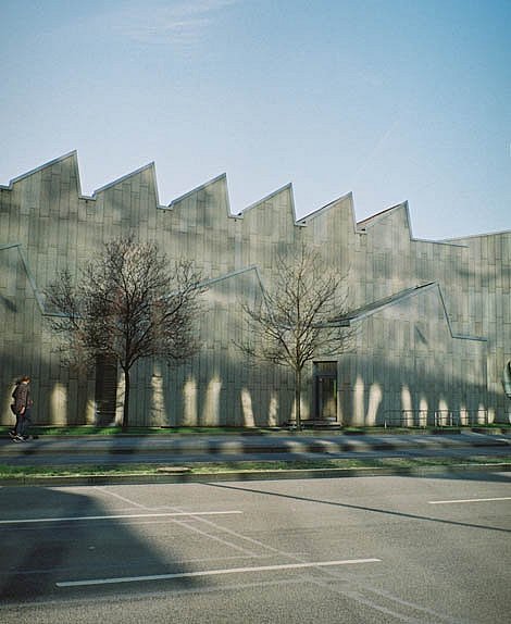Das Staatliche Institut für Musikforschung liegt an der fünfspurigen Ben-Gurion-Straße