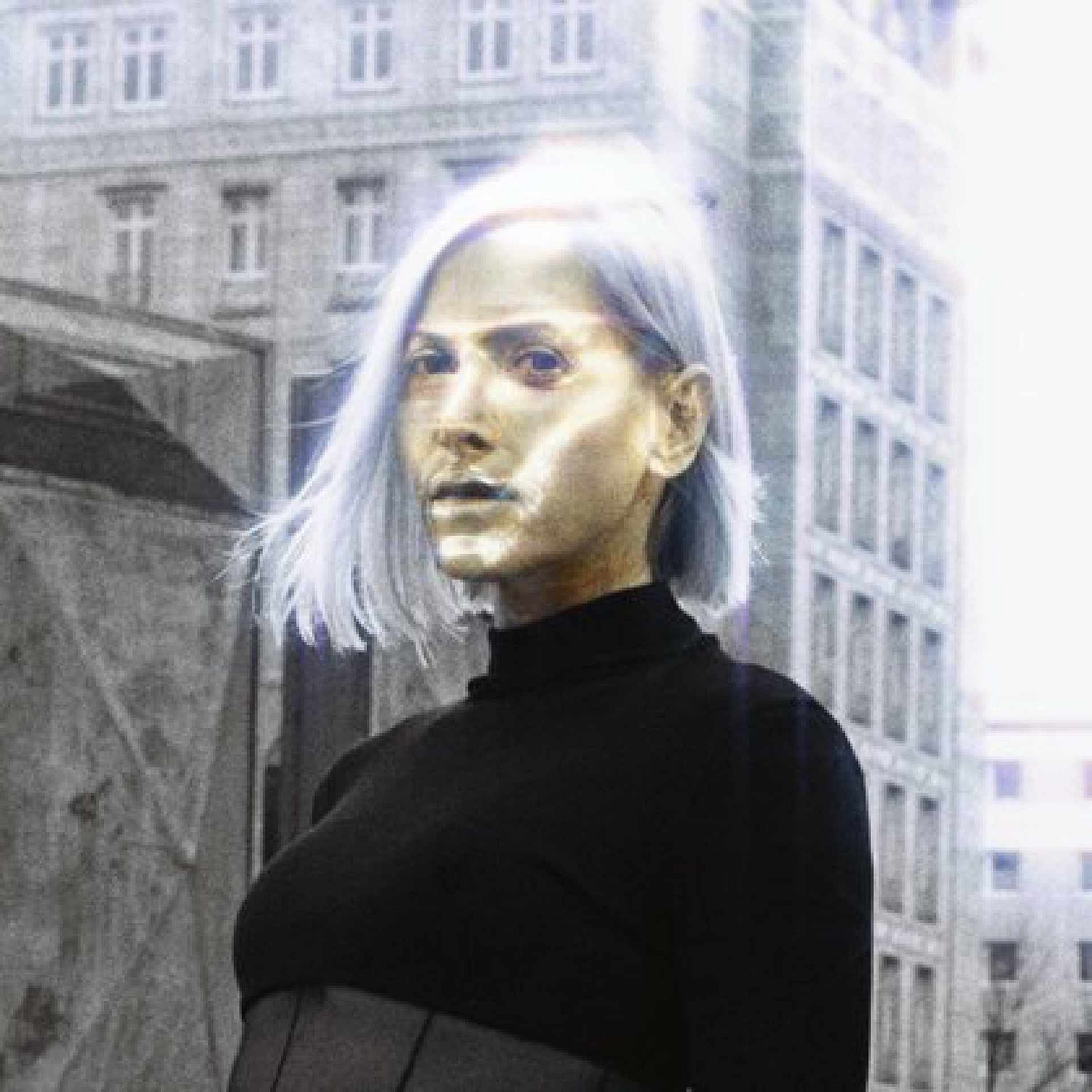 Portrait einer Frau mit goldenen Gesicht