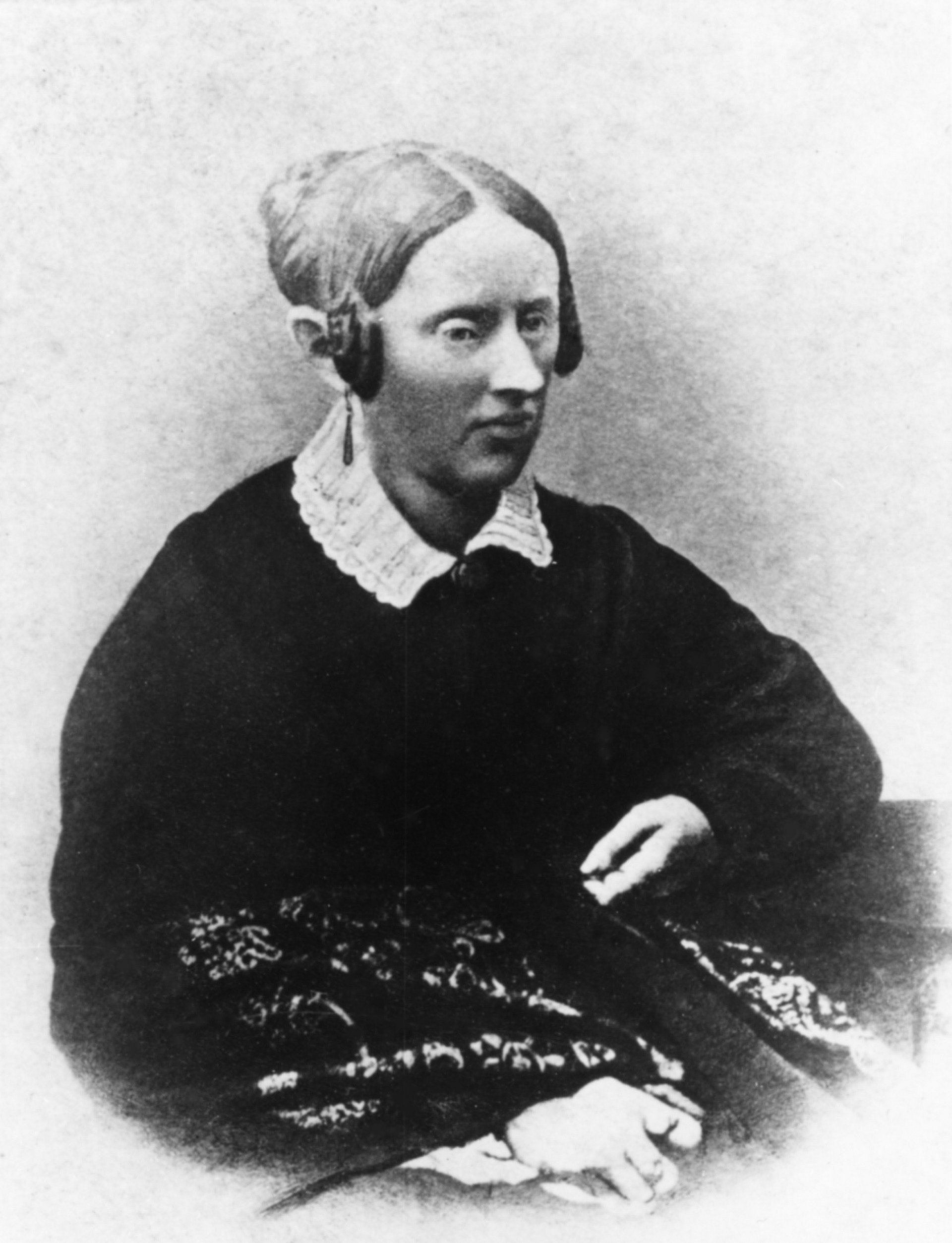 Fotografie einer Frau in Schwarz-Weiß