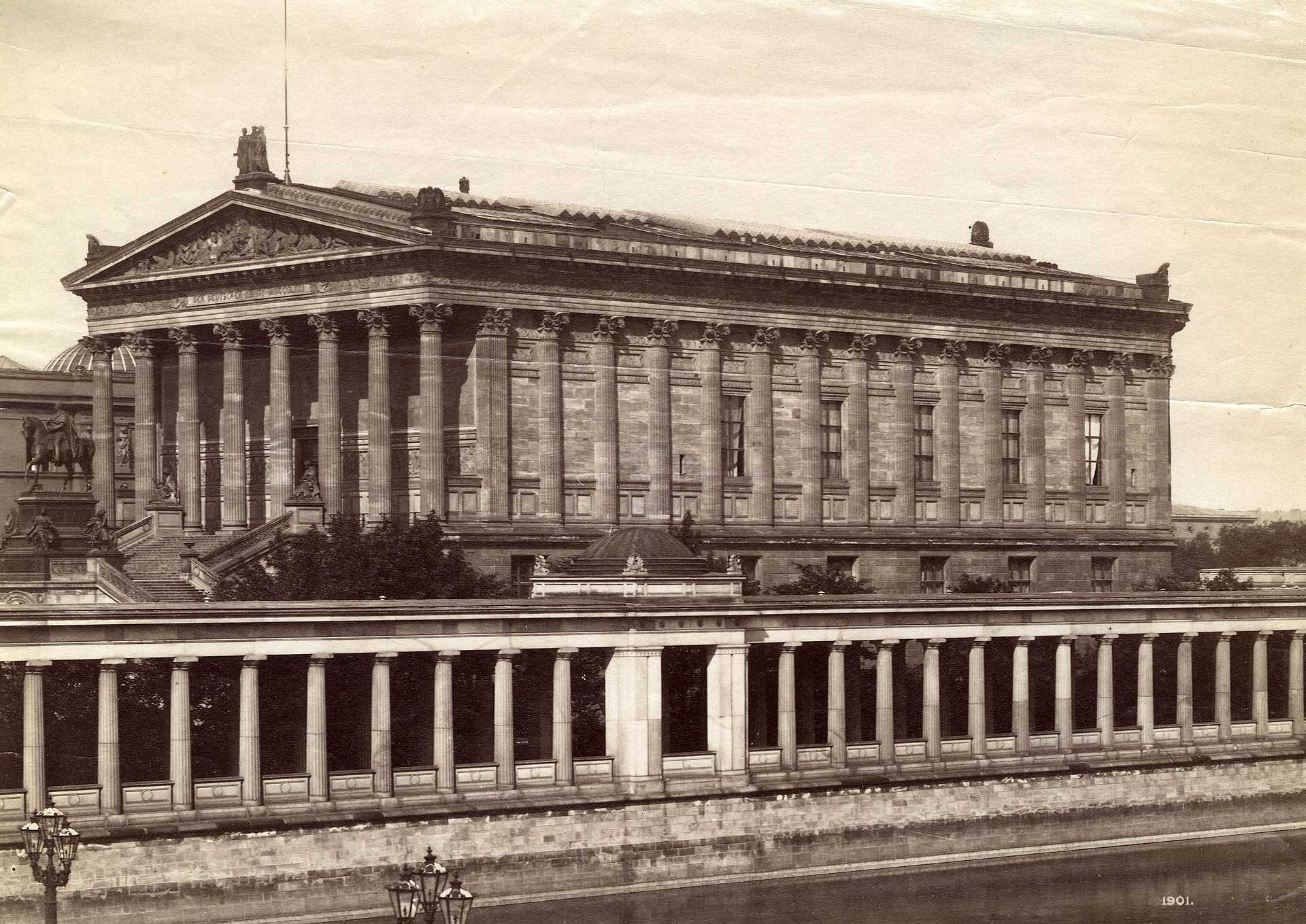 Sepiaaufnahme der Museumsinsel