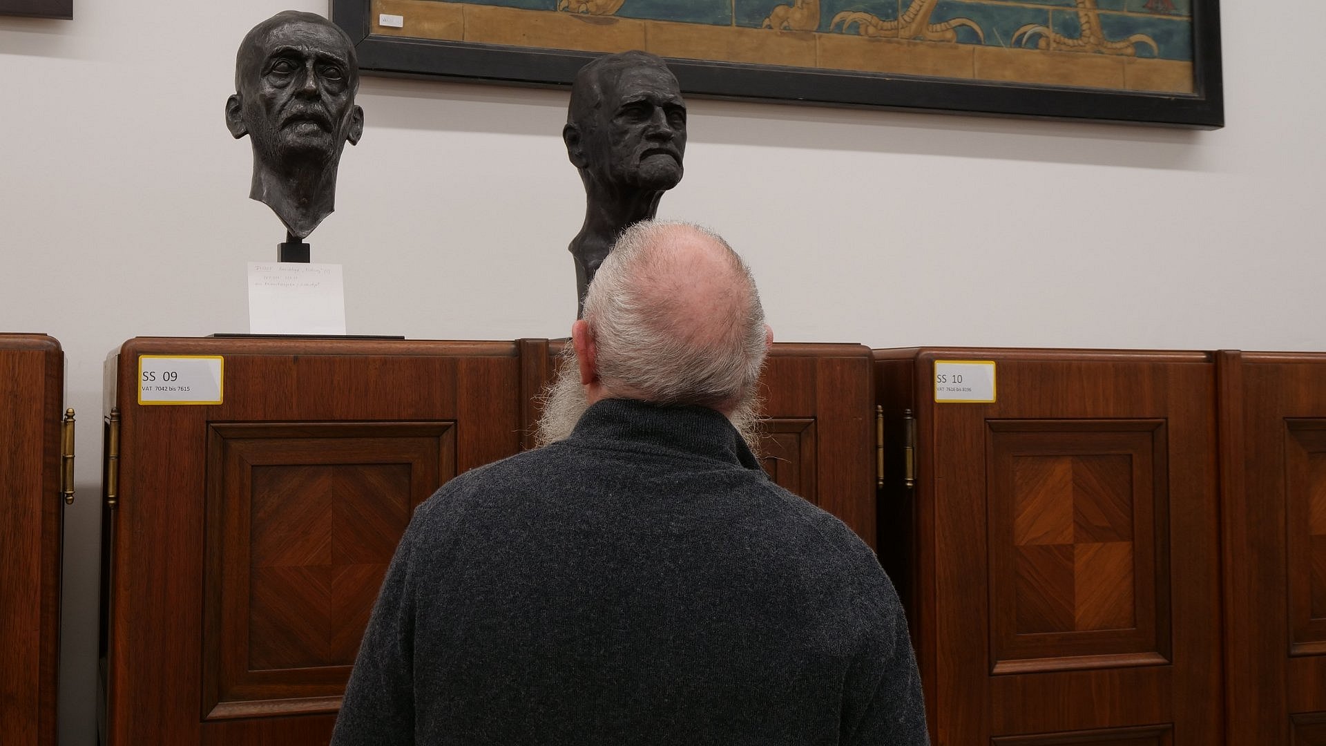 Mann im Museum