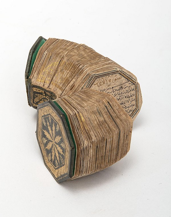 Amulettkoran Detailaufnahme eines Amulettkorans