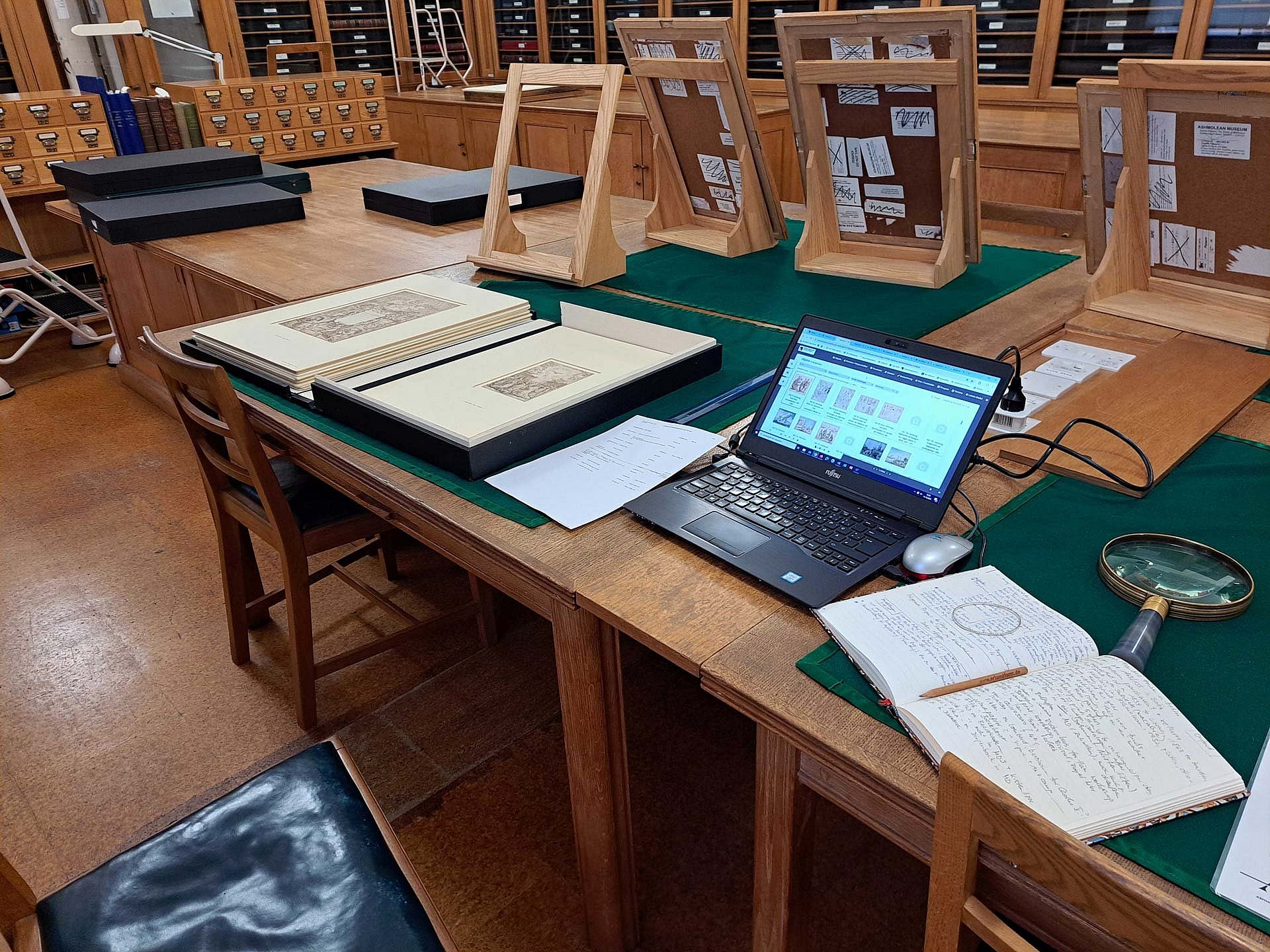 Arbeitsplatz in Bibliothek