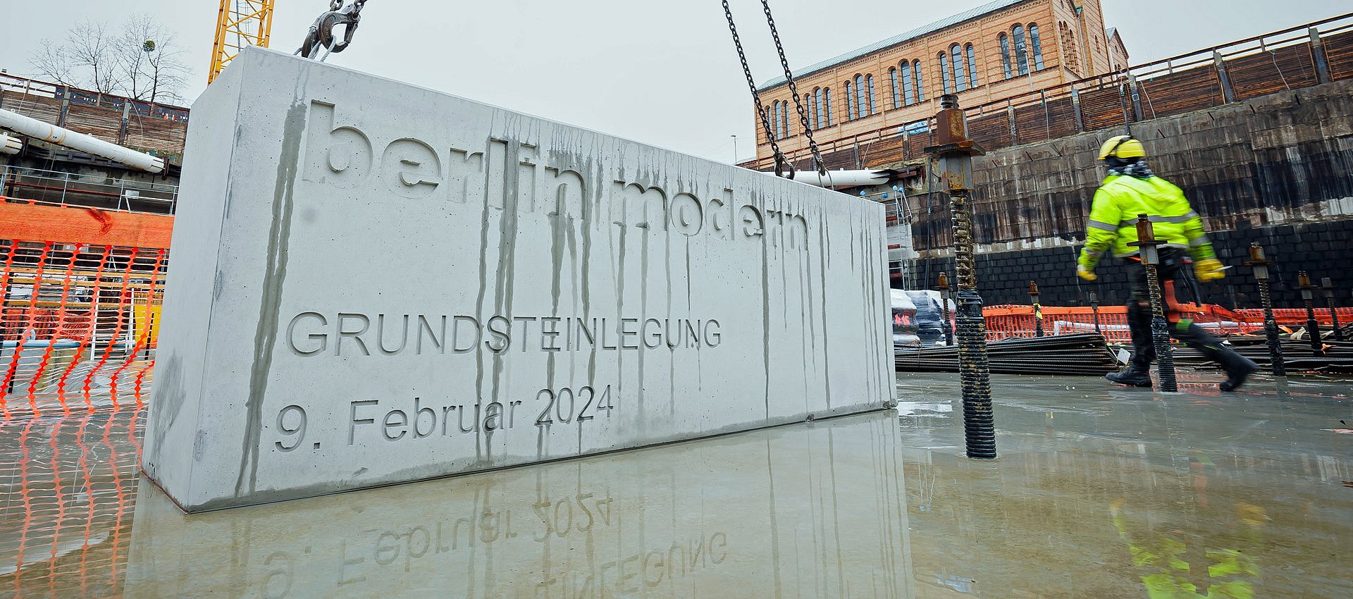Zum Artikel "Grundsteinlegung berlin modern - Ein offenes Haus für alle kann naturgemäß nicht klein sein"