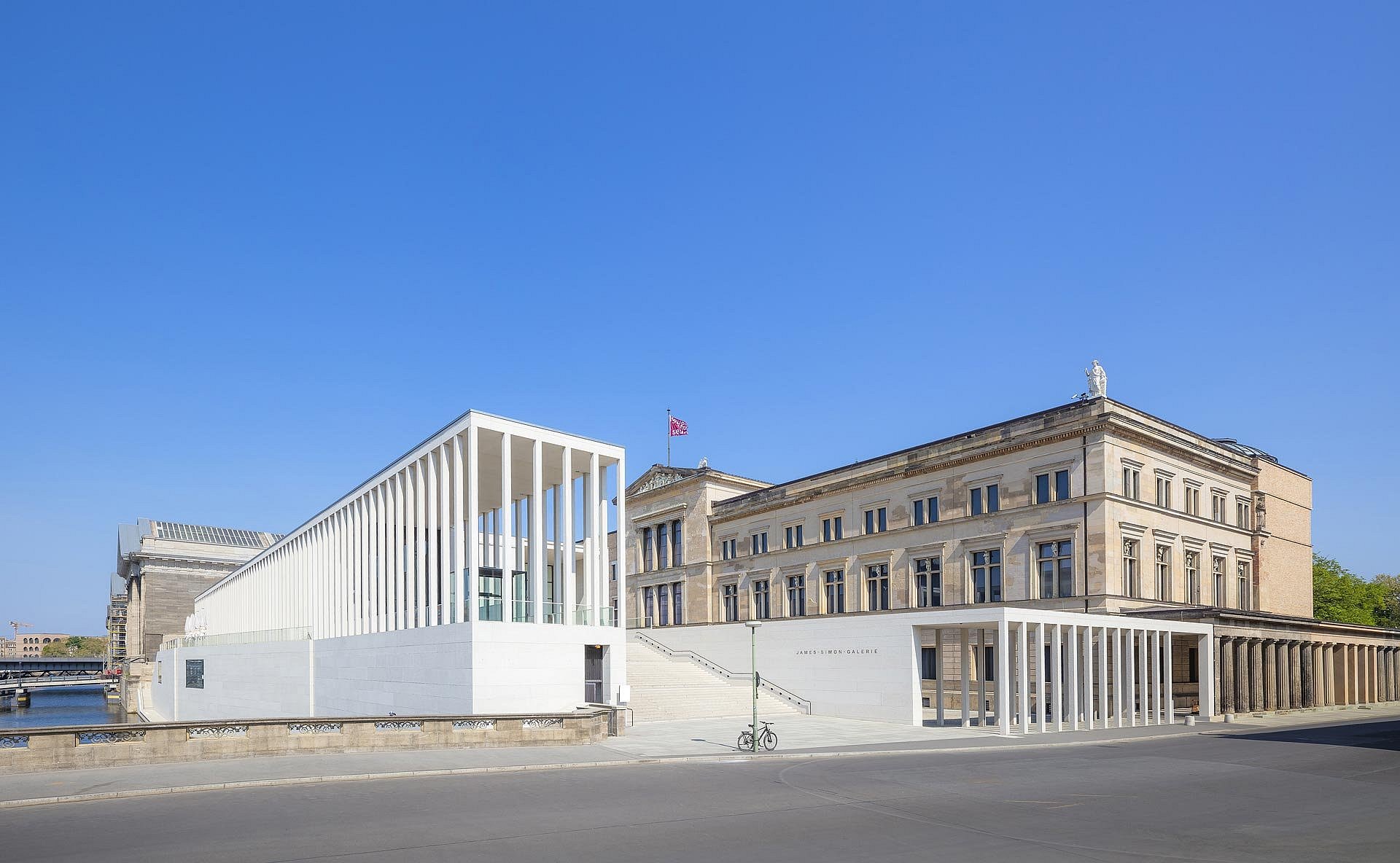 Zwei Museumsgebäude auf der Berliner Museumsinsel